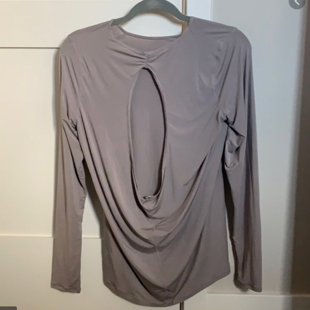 Lululemon mauve long sleeve shirt open slit back